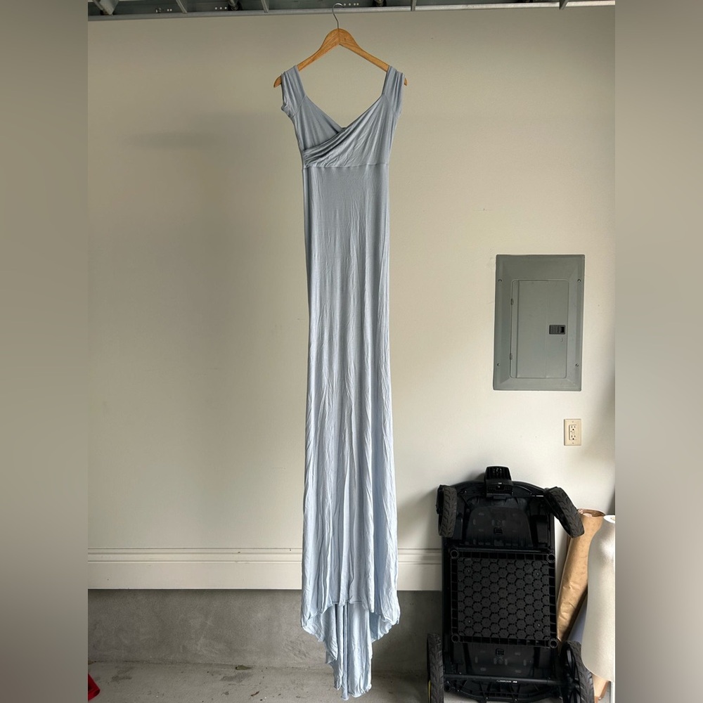 Maternity photo shoot long-trained dress